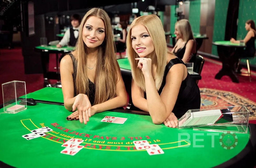 Tampilan meja blackjack live dengan dealer di studio